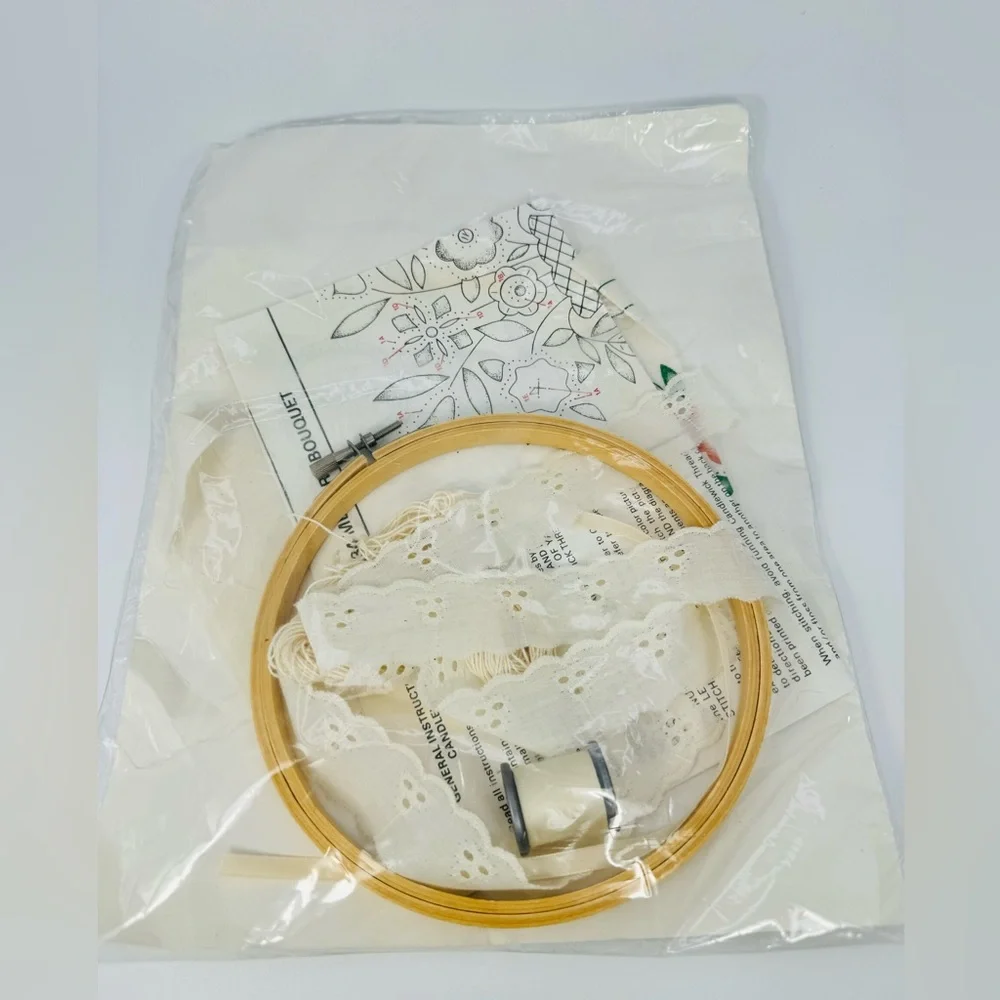 Creative Circle Memory Bouquet 0834 Candlewicking Embroidery Kit 13718 1984 NOS
